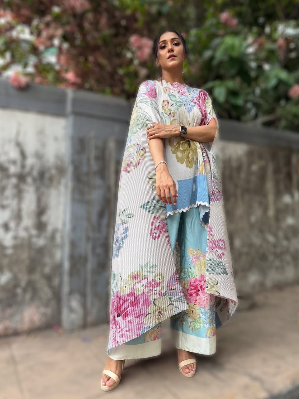 Rose Mahal Cape Set
