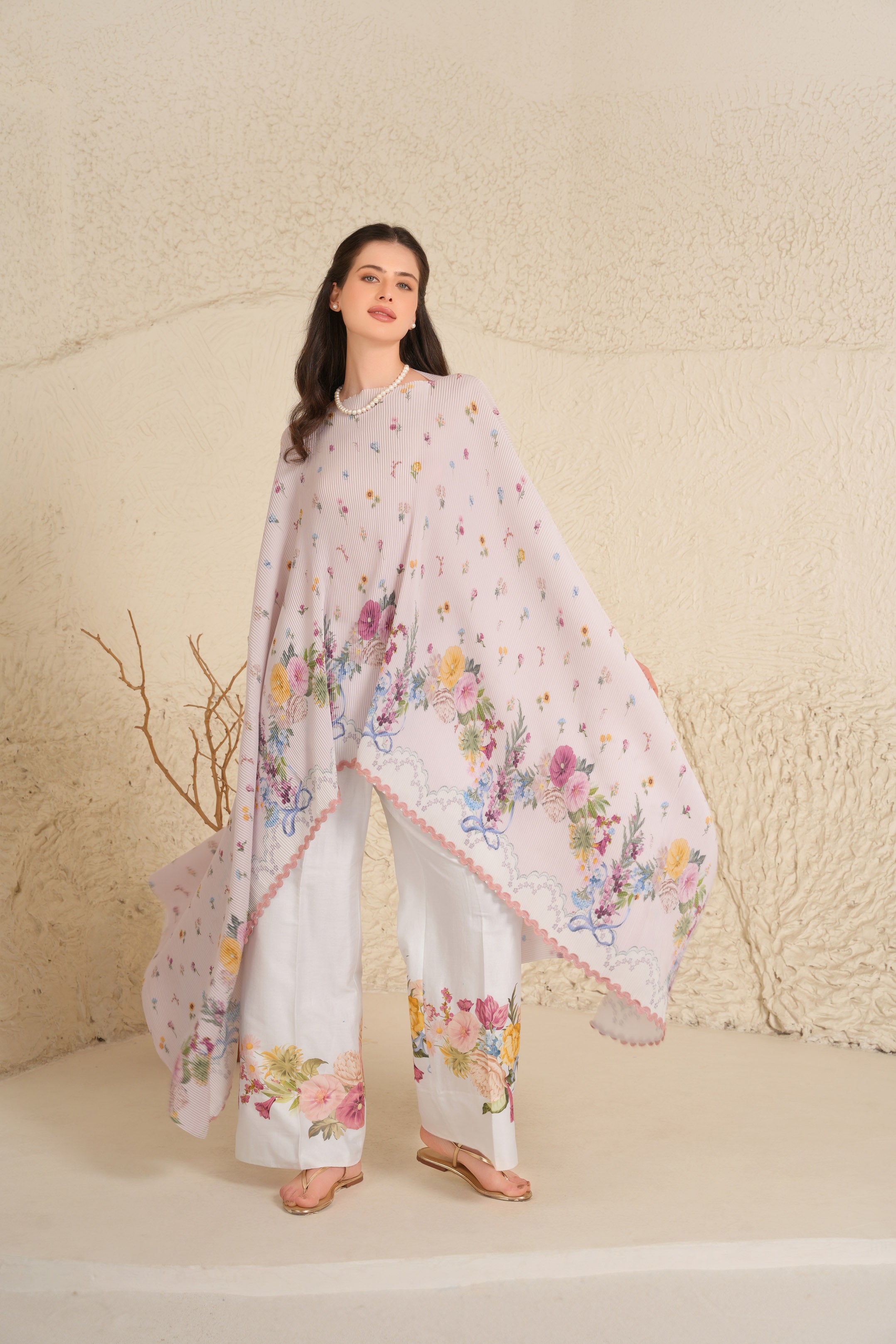 Soft Bloom Cape set