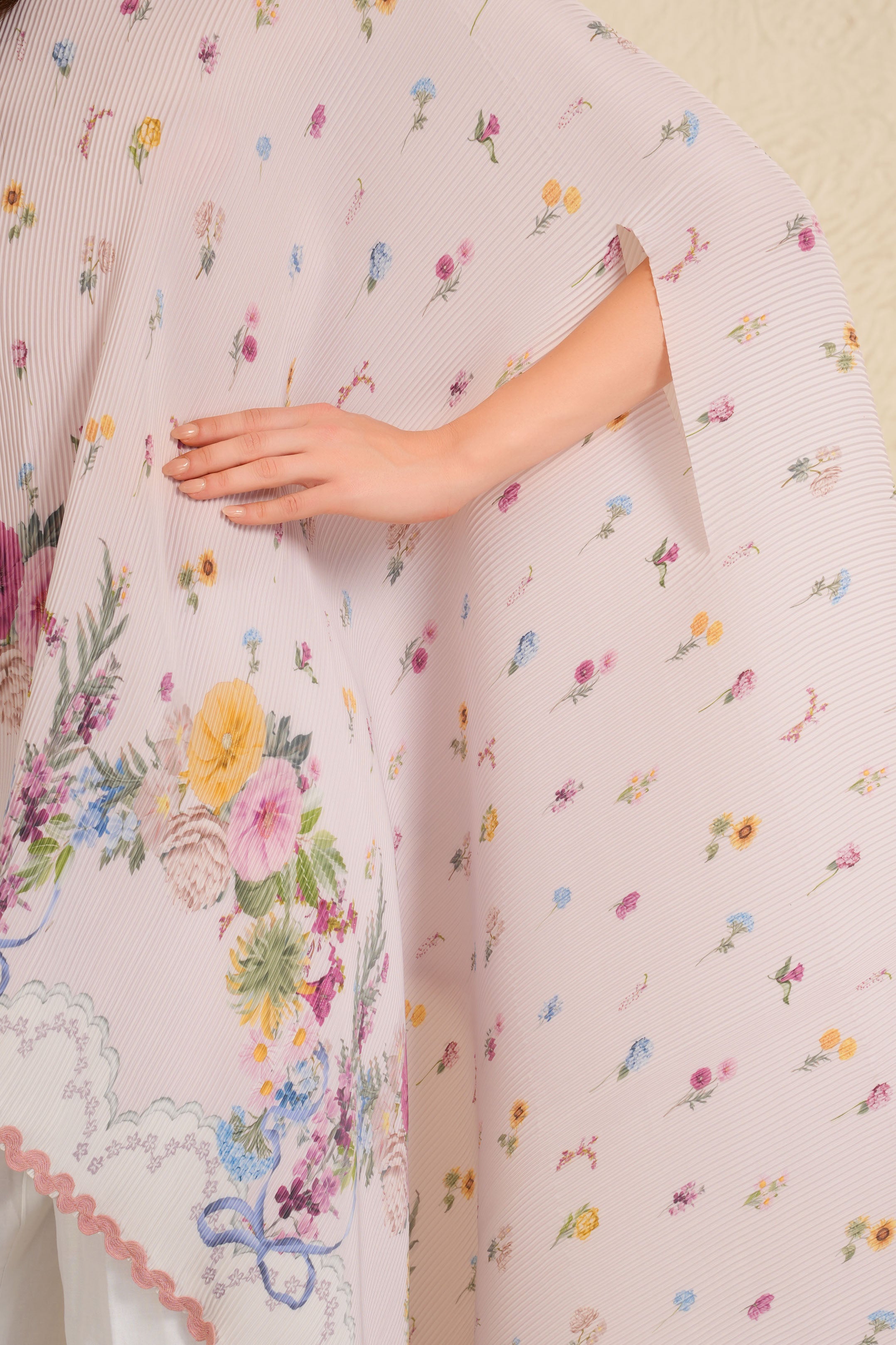 Soft Bloom Cape set
