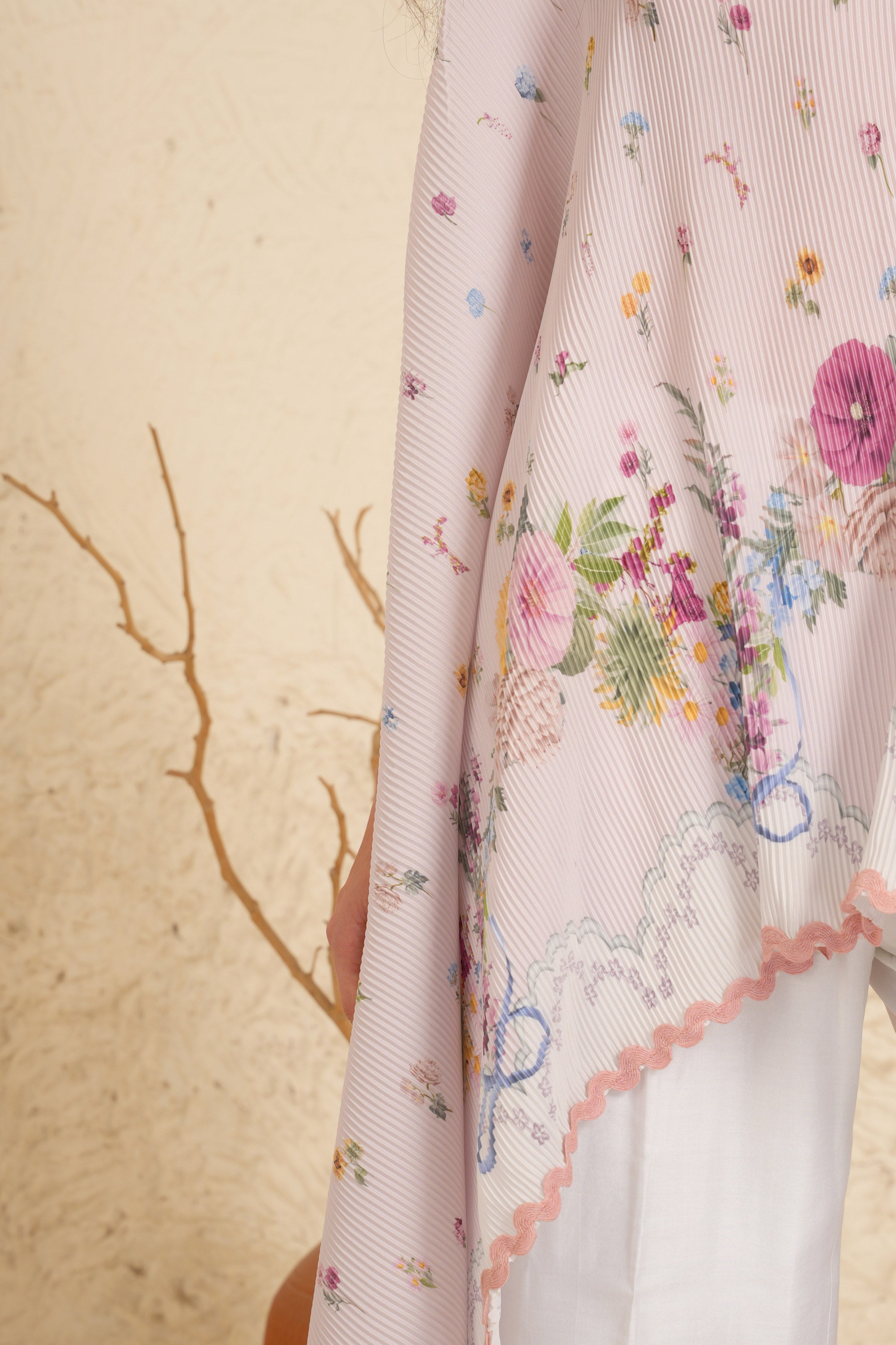 Soft Bloom Cape set