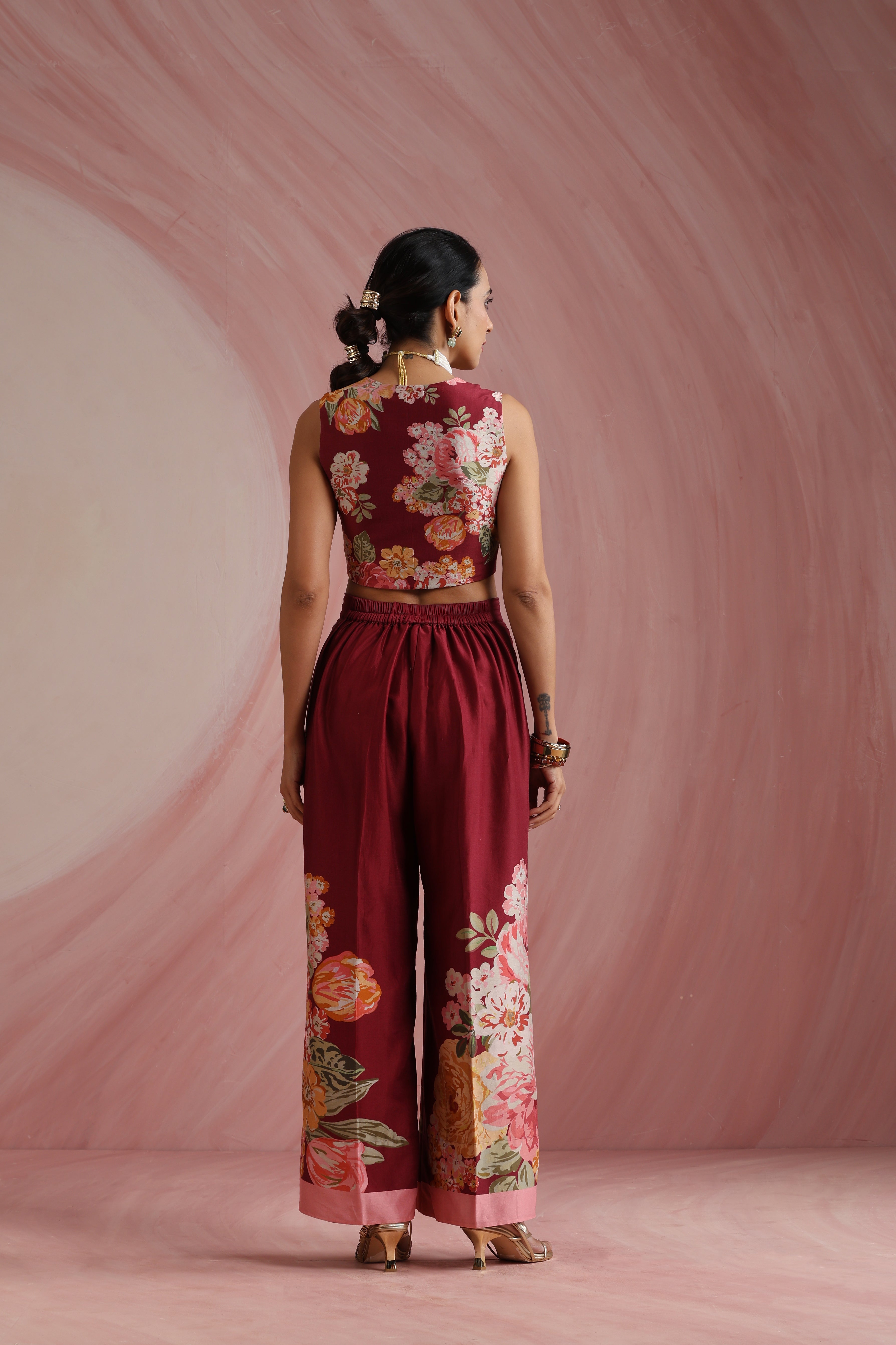 The Maharani Bagh  Overlay  Set