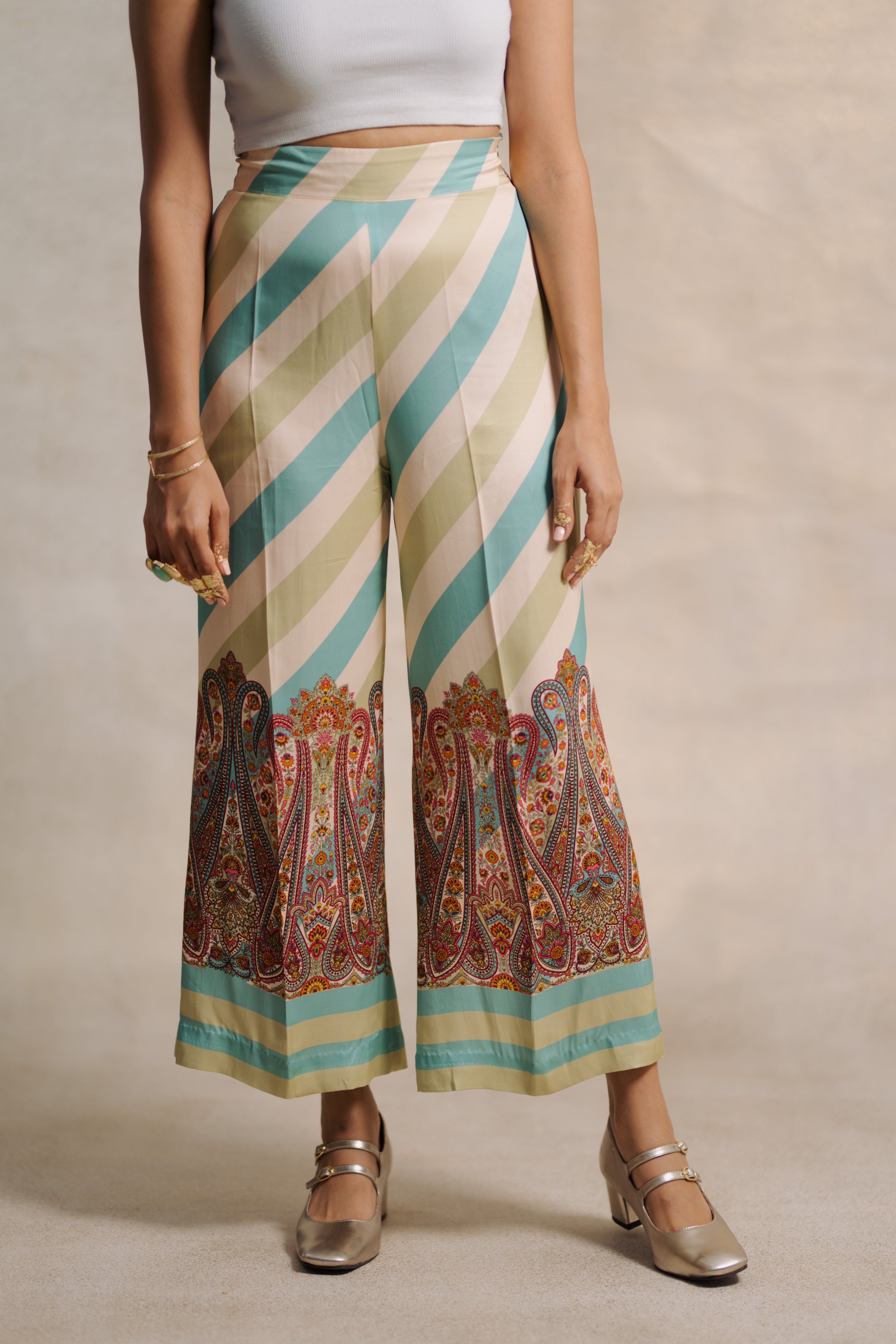 Buy De Backers Kids Regular Fit Multicolour Printed Trousers Online - Lulu  Hypermarket India